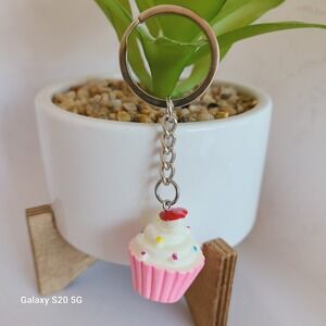 Cupcake Keychain Heart Topping Pink White Fun Accessory Car Bag Charm‎ NWOT